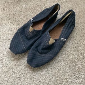 Men’s size 13 Toms